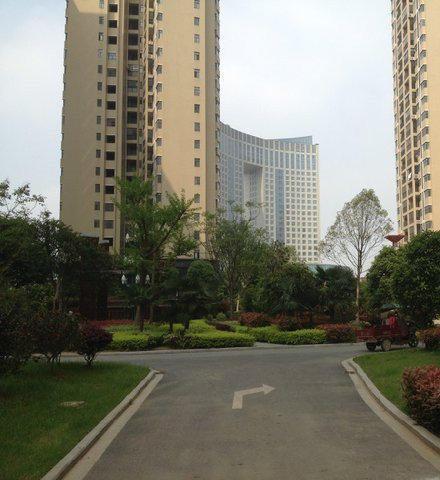 宇濟濱湖天地蘭苑毛坯高檔小區(qū)