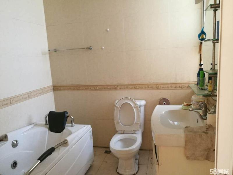 交通便利，精裝大戶型224平米可辦公居家，拎包即可入住！