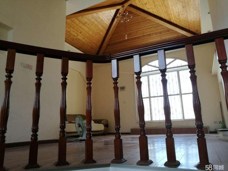 交通便利，精裝大戶型224平米可辦公居家，拎包即可入??！