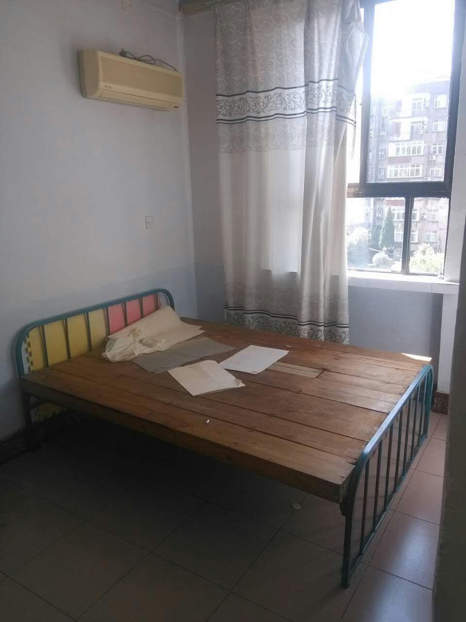 ------文化東路萬(wàn)山小區(qū)2室2廳1衛(wèi)帶少量家具出租了