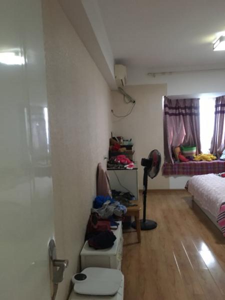 76万带车位,装修考究, 大气,看房需预约.