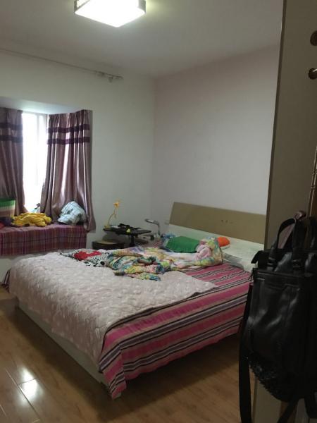 76万带车位,装修考究, 大气,看房需预约.