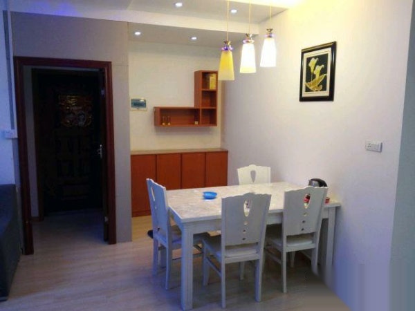 南大三軍小區(qū)一套2室2廳1廚1衛(wèi)精裝房出租,家電家具天燃?xì)? src=