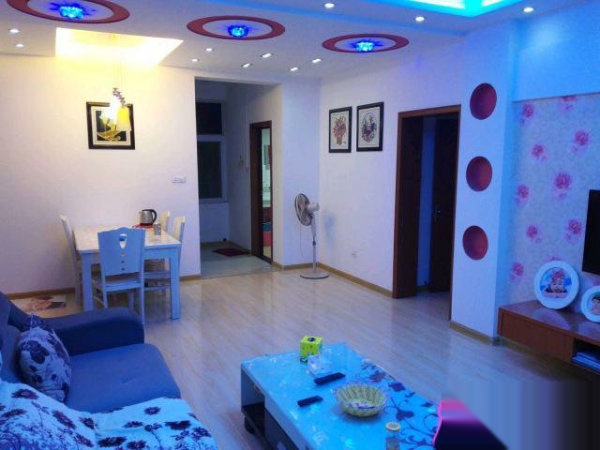 南大三軍小區(qū)一套2室2廳1廚1衛(wèi)精裝房出租,家電家具天燃?xì)? src=