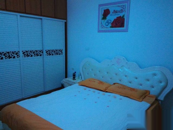 南大三軍小區(qū)一套2室2廳1廚1衛(wèi)精裝房出租,家電家具天燃?xì)? src=