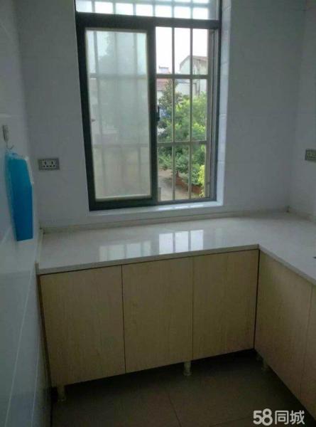 交通西路孝高于學(xué)院附近，3室2廳2衛(wèi)