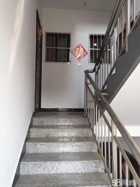 交通西路孝高于學(xué)院附近，3室2廳2衛(wèi)