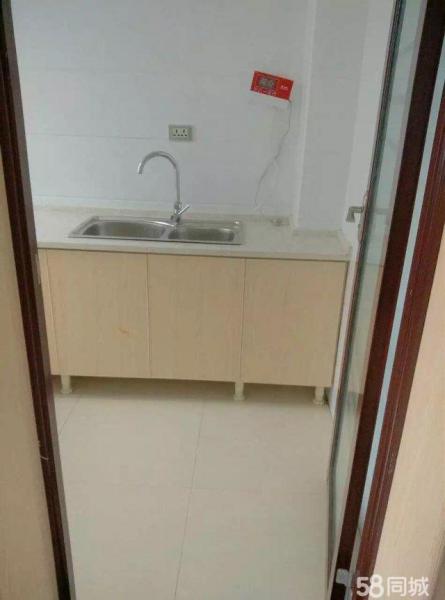 交通西路孝高于學(xué)院附近，3室2廳2衛(wèi)