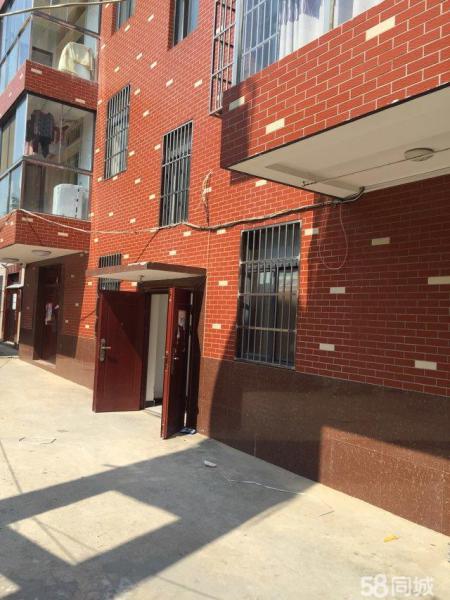 交通西路孝高于學(xué)院附近，3室2廳2衛(wèi)