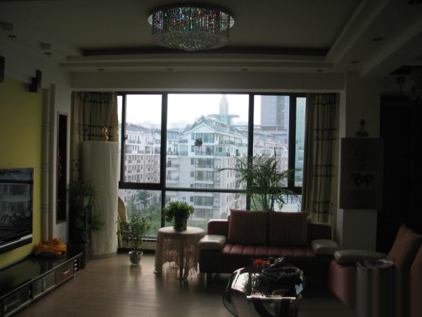 ------蔚藍(lán)新都復(fù)式樓招租