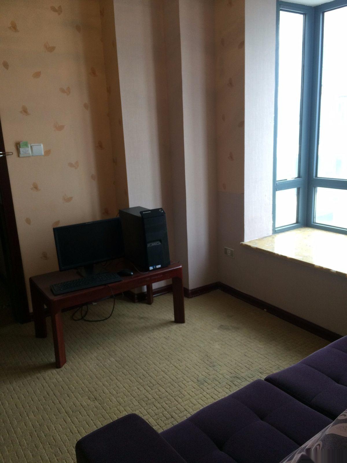 孝南國(guó)貿(mào)大廈1室1廳35平米精裝修押一付三(個(gè)人)