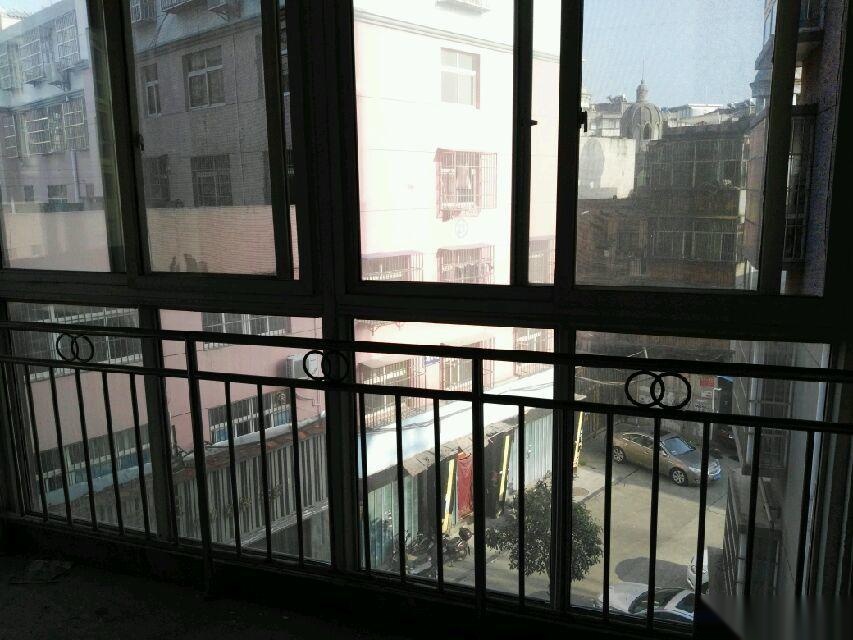 ------孝柴小區(qū) 3室2廳2衛(wèi)