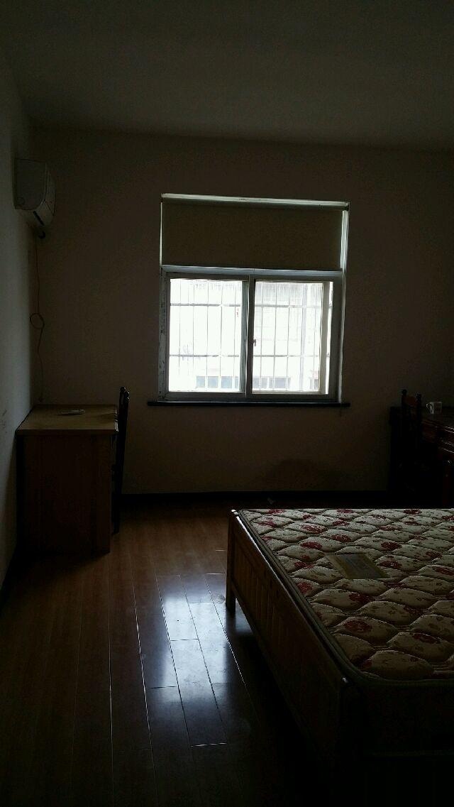 ------航空路書苑小區(qū)3室2廳2衛(wèi)1500元/月(個(gè)人)