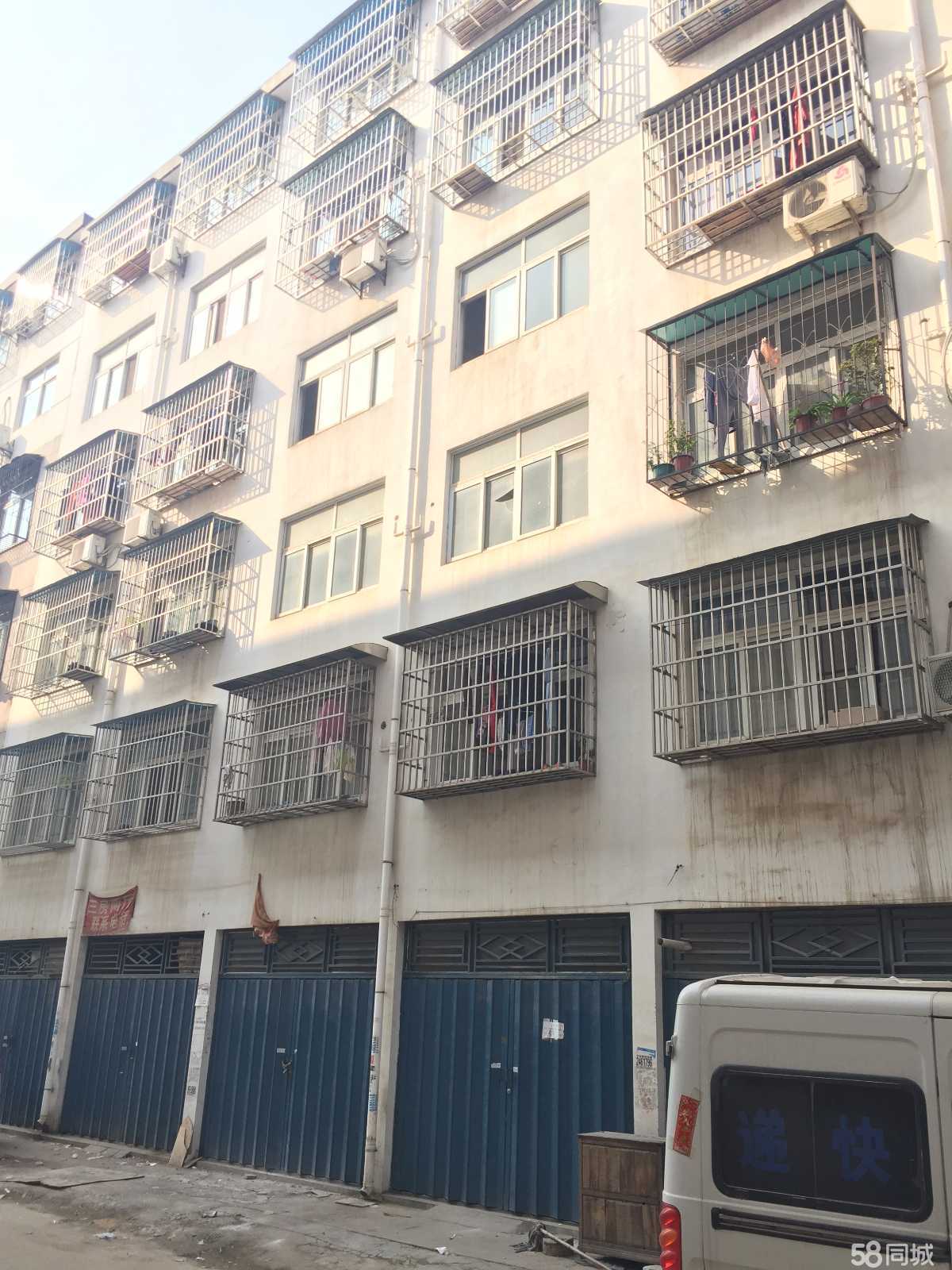 A2503航空路學(xué)院旁