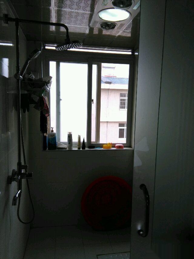 ------華隆家園 3室2廳2衛(wèi) 工作調(diào)動，低價甩賣