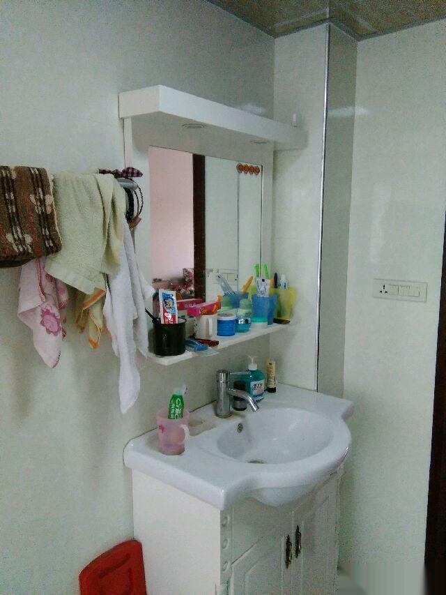 ------华隆家园3室2厅2卫工作调动，低价甩卖