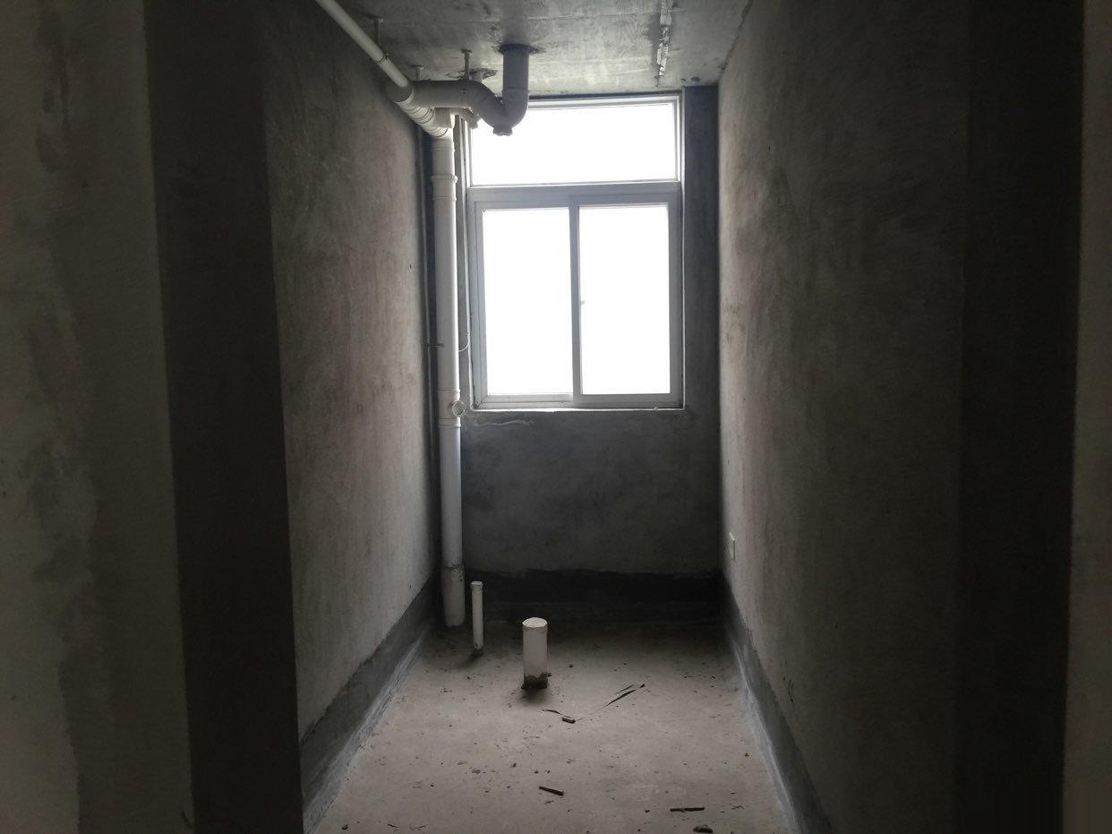 ------华隆家园3室2厅2卫双证齐可按揭