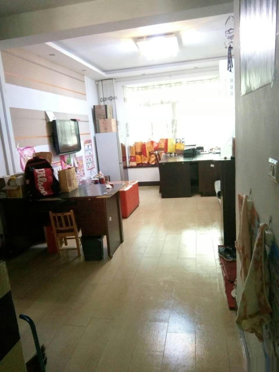 ----西湖明珠2室2厅1卫车库上的一楼，带全部家具家电