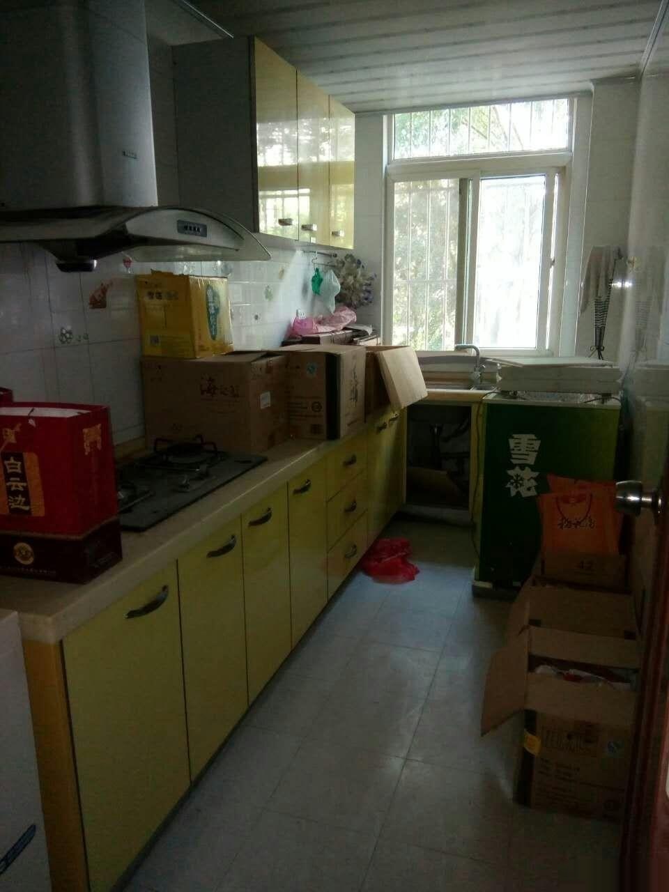 ----西湖明珠2室2厅1卫车库上的一楼，带全部家具家电