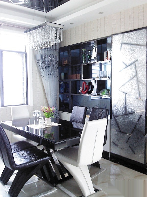 ------- 装修,电器齐全,拎包入住