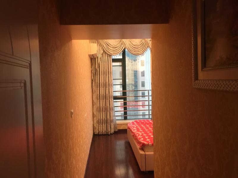 乾坤豪府精装带家具家电,100万包过户