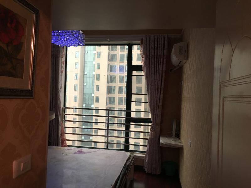 乾坤豪府精装带家具家电,100万包过户