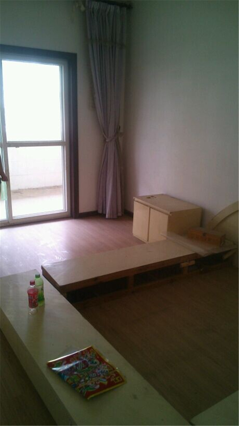 A1032東苑小區(qū)三室二廳一衛(wèi)3/6中裝南北朝向大陽(yáng)臺(tái)