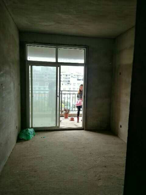 (出售)西湖明珠4室2厅2卫