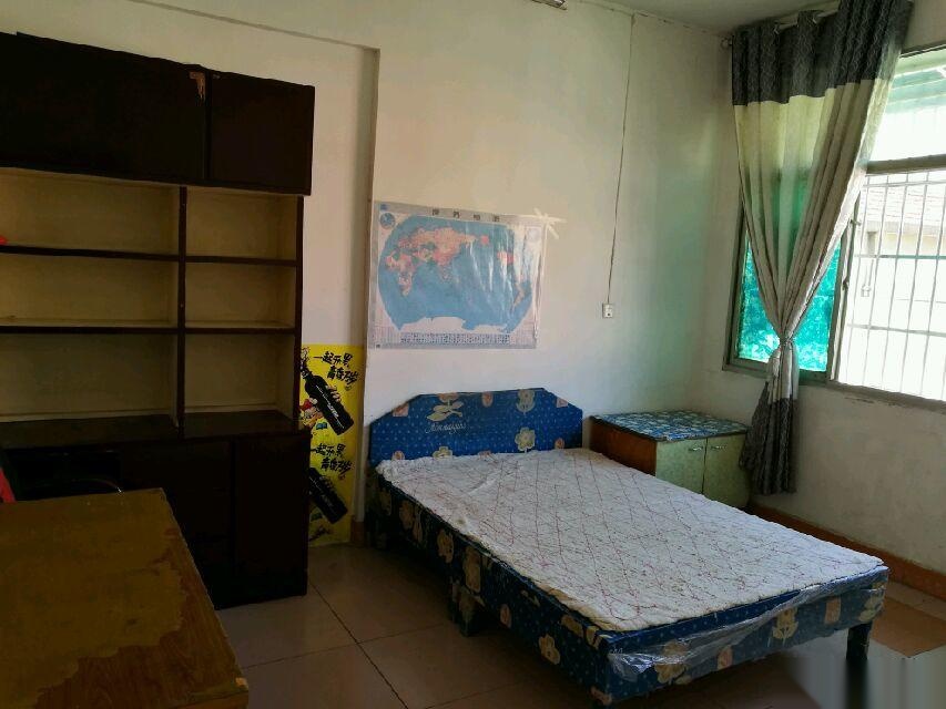 -------保麗廣場(chǎng)對(duì)面中百倉(cāng)儲(chǔ)后面胡家墩子1室1廳