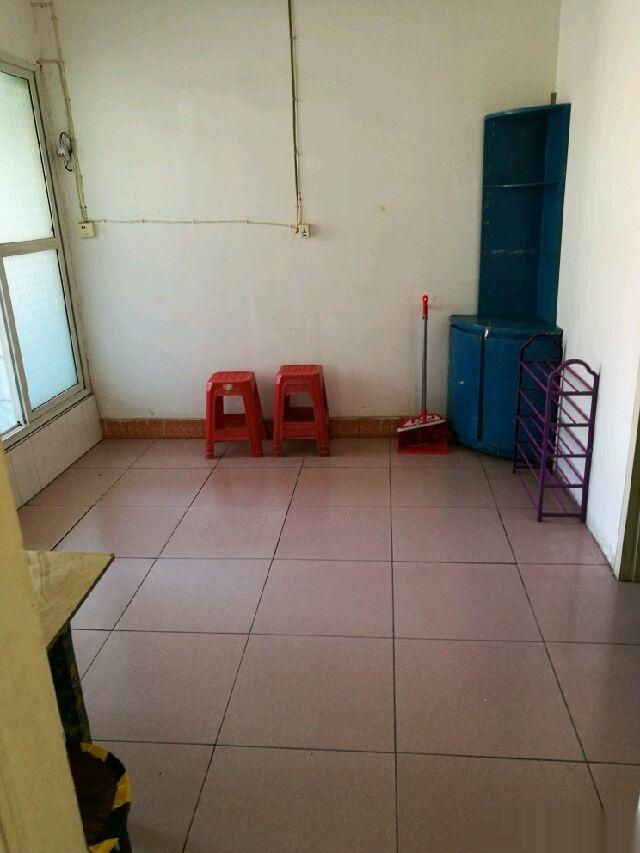 -------保麗廣場(chǎng)對(duì)面中百倉(cāng)儲(chǔ)后面胡家墩子1室1廳