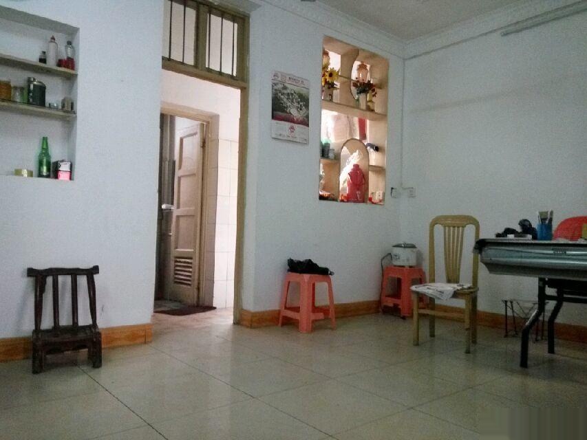 -------交通路理絲小區(qū)1樓2室1廳1衛(wèi)25萬—個人