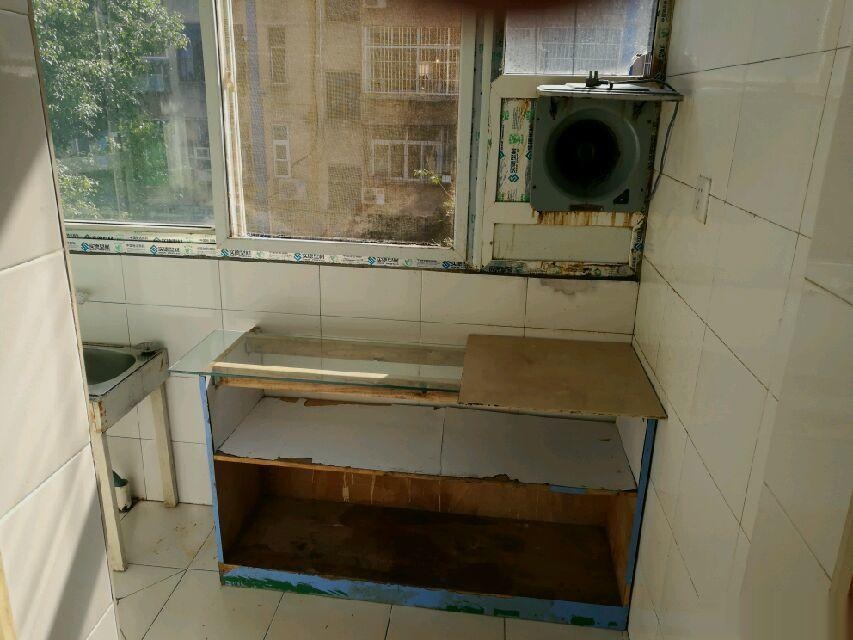 -------文化東路楚環(huán)中學(xué)斜對(duì)面萬山小區(qū)后面胡家墩子