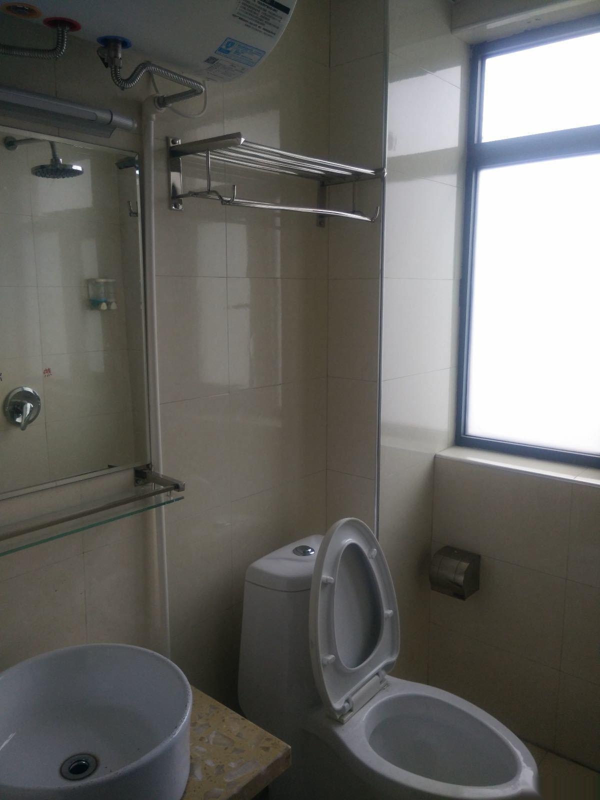 -------北京路國(guó)貿(mào)酒店1室1廳37平米簡(jiǎn)單裝修年付