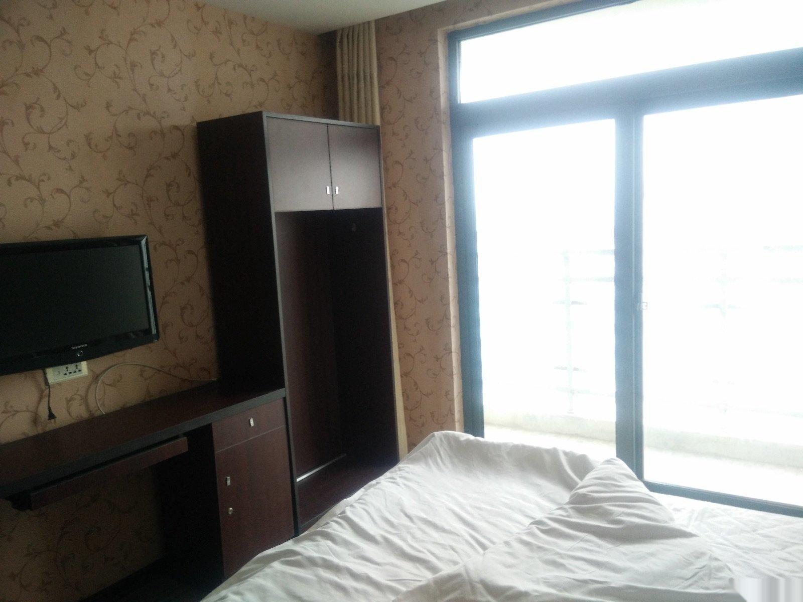 -------北京路國(guó)貿(mào)酒店1室1廳37平米簡(jiǎn)單裝修年付