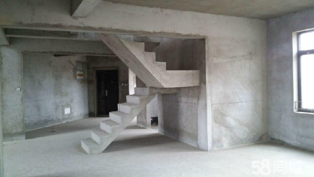 正好房產(chǎn)--A2609航天首府復(fù)式樓  六室四廳三衛(wèi)  17/18  上下兩層 