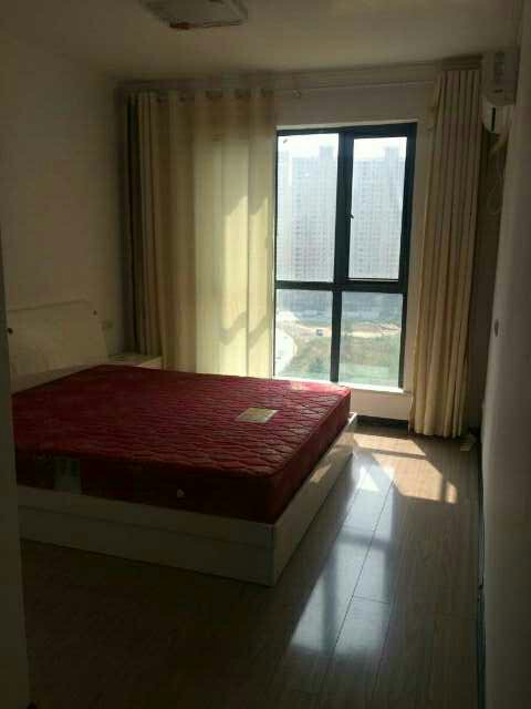 中建國(guó)際花園精裝帶家具家電房東誠(chéng)心出售