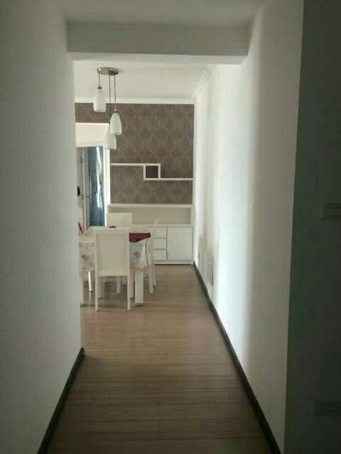 中建國(guó)際花園精裝帶家具家電房東誠(chéng)心出售