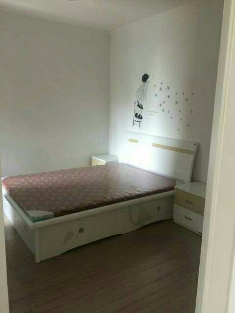 中建國(guó)際花園精裝帶家具家電房東誠(chéng)心出售