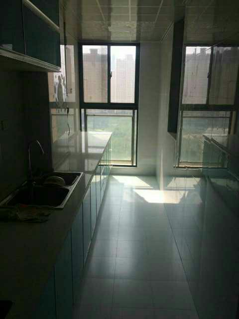 中建國(guó)際花園精裝帶家具家電房東誠(chéng)心出售