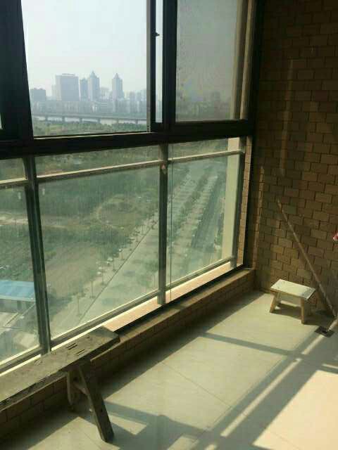 中建國(guó)際花園精裝帶家具家電房東誠(chéng)心出售