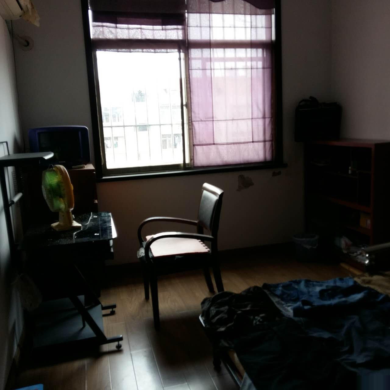 -------玉泉小學(xué)附近長(zhǎng)征二路中段3室2廳130平