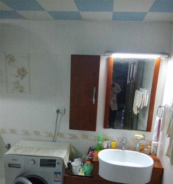 全身心漫步在一片阳光之中闲适氛围随意流露