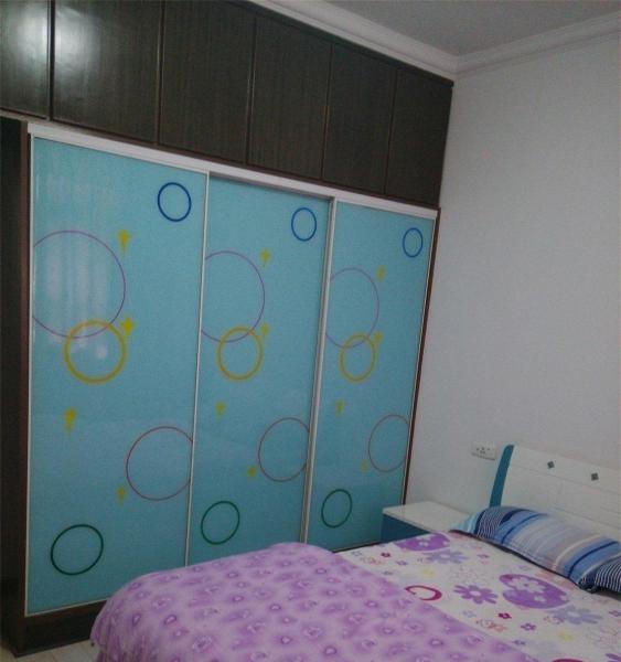 全身心漫步在一片阳光之中闲适氛围随意流露