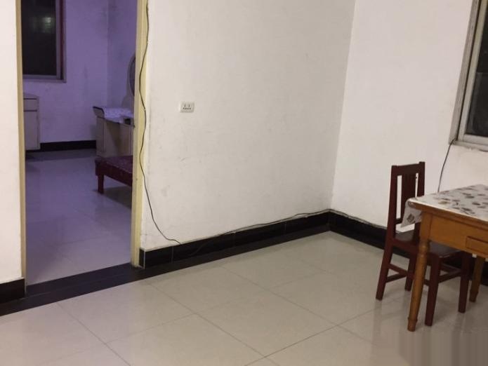 ------交通路全州步行街簡(jiǎn)裝兩室一廳低價(jià)出租