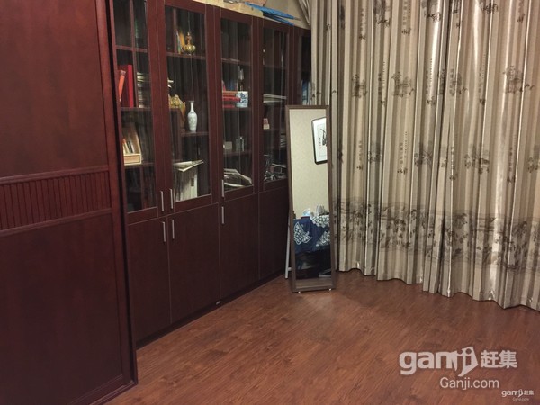 正好房產(chǎn)-C701華隆家園三室二廳二衛(wèi)3/7精裝