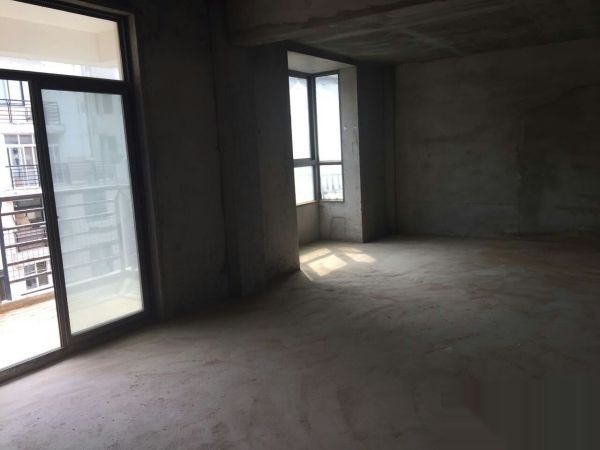 蔚藍(lán)新都二室二廳一衛(wèi)93平毛坯兩證全滿五年