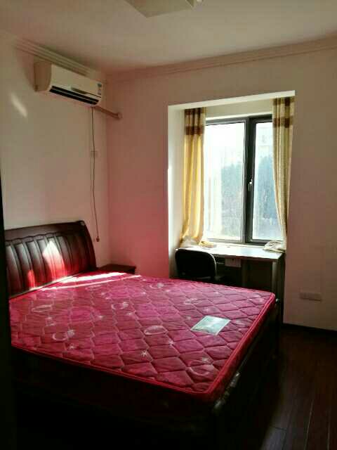 精裝三房，采光明亮，交通方便，上學方便