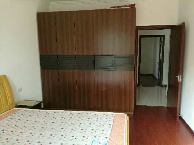 精裝三房，采光明亮，交通方便，上學方便