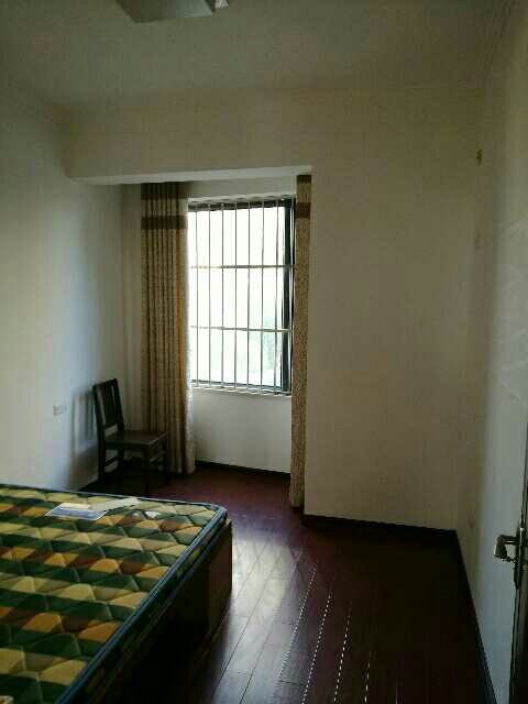 精裝三房，采光明亮，交通方便，上學方便