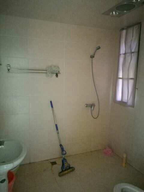 精裝三房，采光明亮，交通方便，上學方便